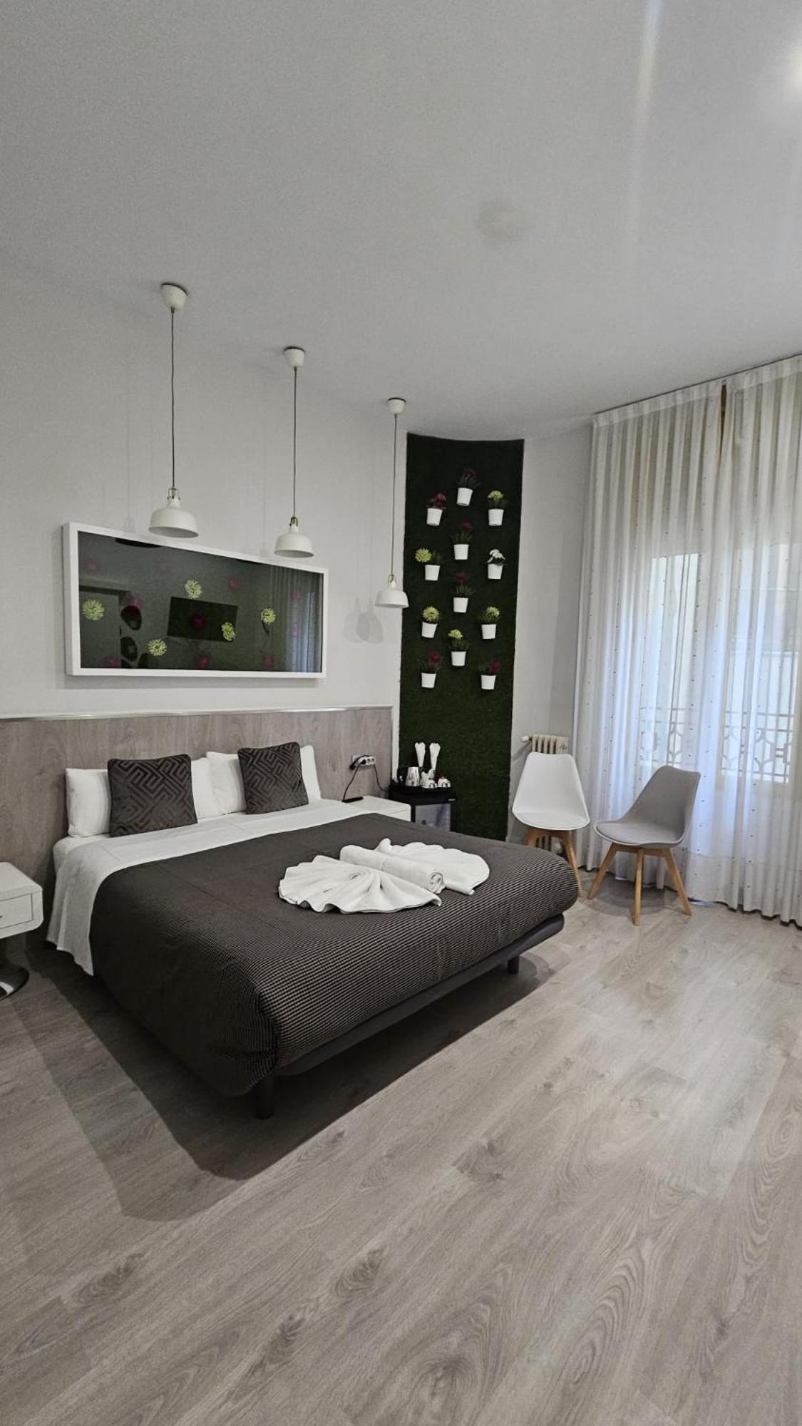 Hostal Lauria — Fotos 1